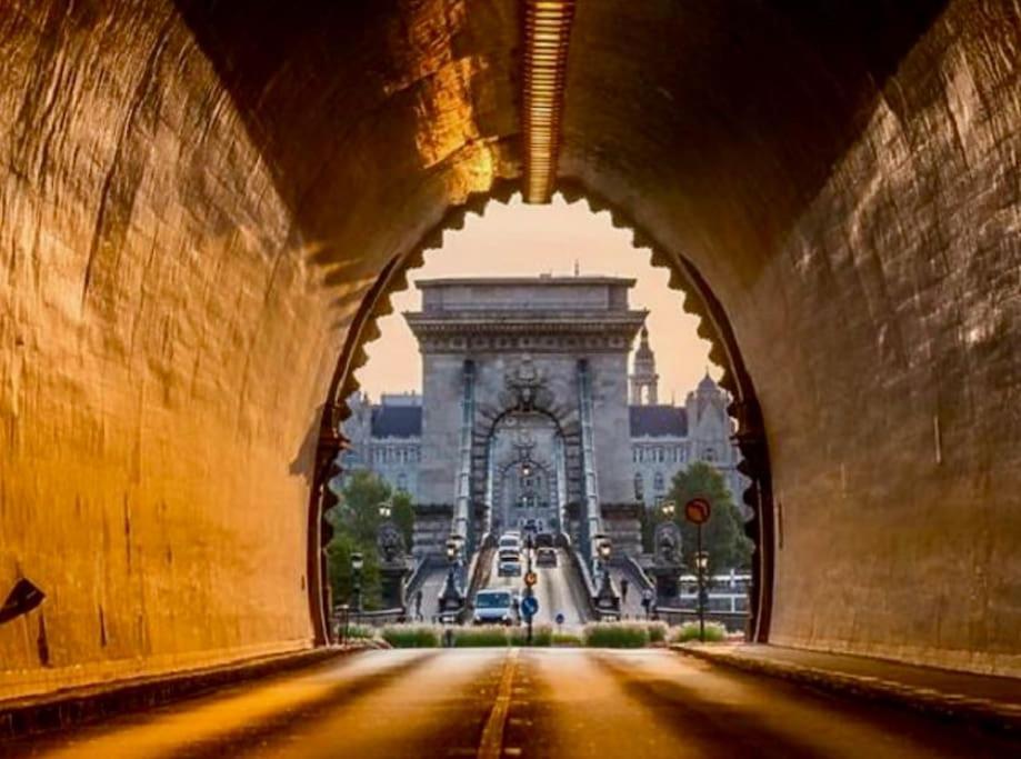 Castlehill Apartman The Perfect Blend Of Urban Living And Sightseeing Convenience Budapest Eksteriør bilde